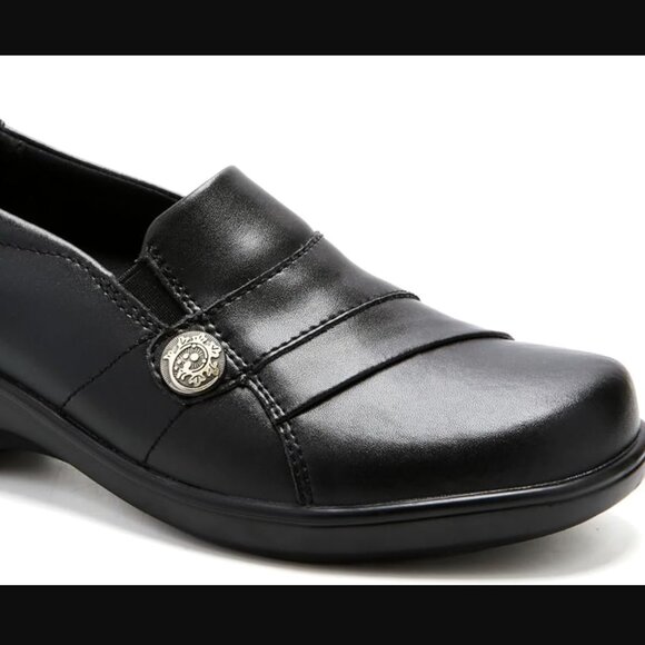 Shoes - NIB (7) Women's Loafer Comfort Leather Slip On Dress Shoes